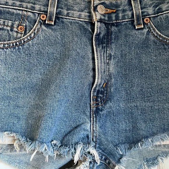 Vintage Levi’s Denim Shorts - Picture 10 of 12